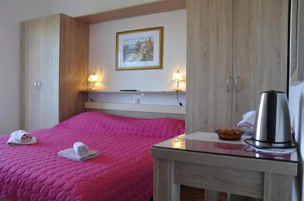 Kuca Carmen Hotell Rab Town Eksteriør bilde